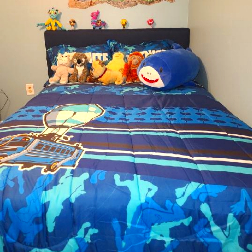 Fortnight Full size Comforter and sheets set 5 piece
